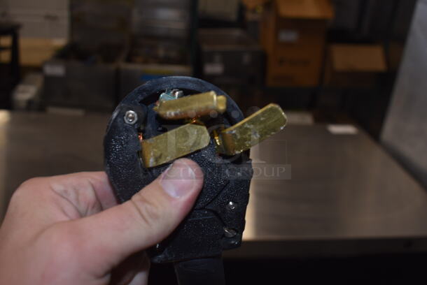 2017 Alto-Shaam VMC H3 Vector Commercial Stainless Steel Electric Multi-Cook Oven With Steel Racks. 208-240V, 1 Phase.  - Image 6 of 6