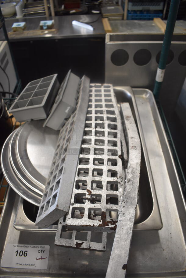 ALL ONE MONEY! Lot of Ice Cube Trays, Round Serving Trays AND MORE!  - Image 3 of 3