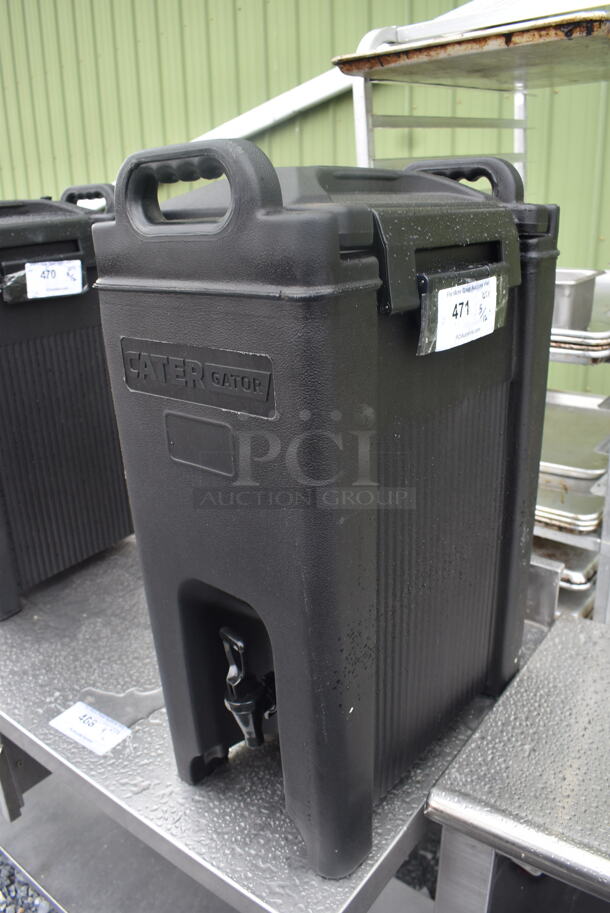 CaterGator 5 Gallon Gray Insulated Beverage Dispenser - Image 3 of 4