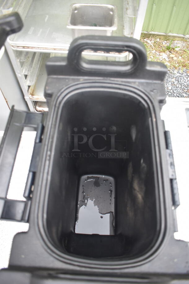 CaterGator 5 Gallon Gray Insulated Beverage Dispenser - Image 4 of 4