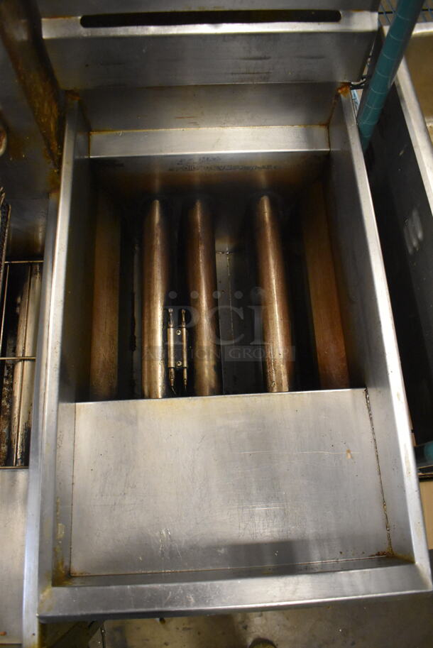 Pitco 35C+ Commercial Stainless Steel Natural Gas Fryer With 2 Fry Baskets On Commercial Casters. - Image 4 of 7