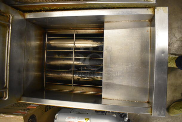 Dean SR142GN Commercial Stainless Steel Natural Gas Fryer With 2 Fry Baskets on Legs. BTU 1050. - Image 4 of 7
