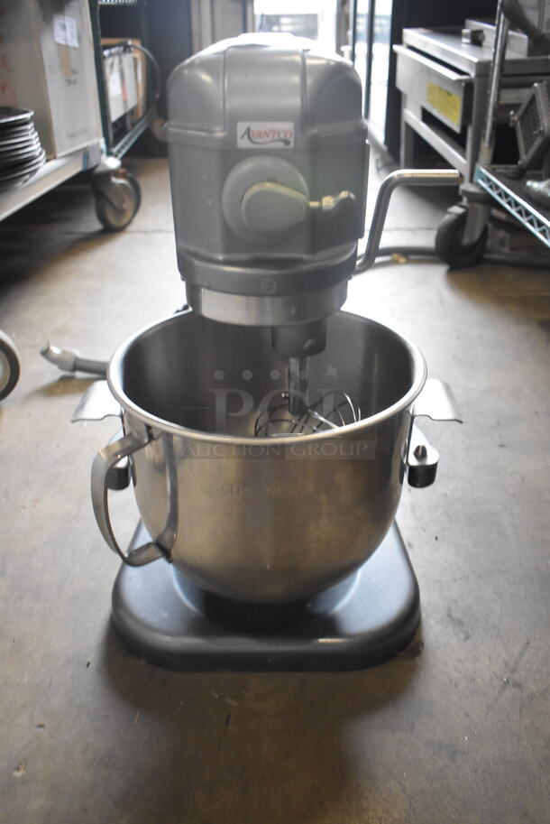 Avantco 177MIX8GY Commercial Stainless Steel Electric 8 Quart Gray Countertop Mixer With Digital Controls And Stainless Steel Bowl, Whisk And Paddle Attachment. 120V. Tested and Working!