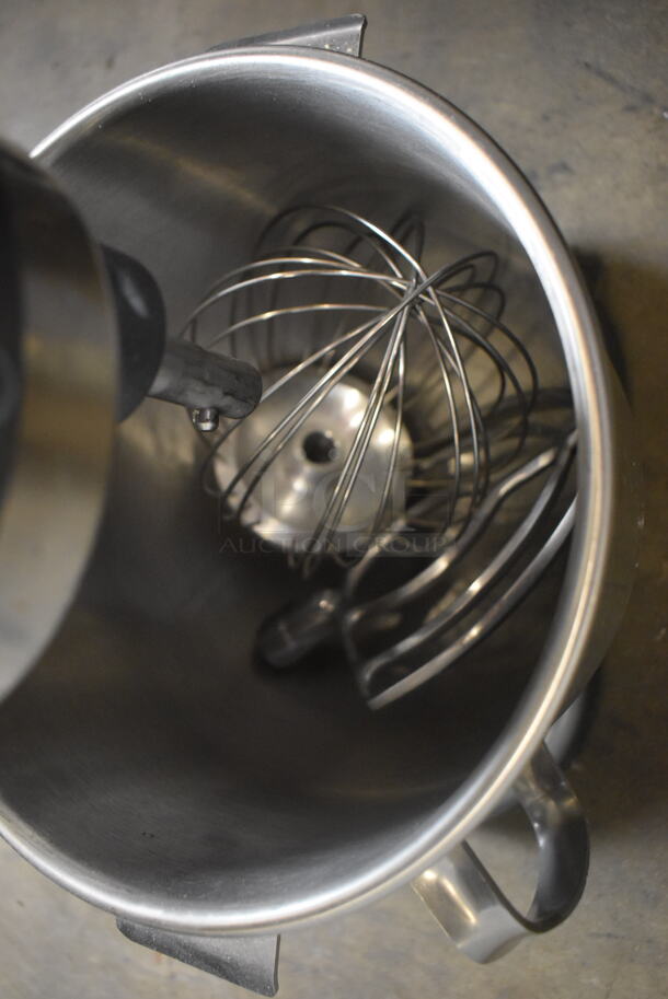 Avantco 177MIX8GY Commercial Stainless Steel Electric 8 Quart Gray Countertop Mixer With Digital Controls And Stainless Steel Bowl, Whisk And Paddle Attachment. 120V. Tested and Working! - Image 5 of 9