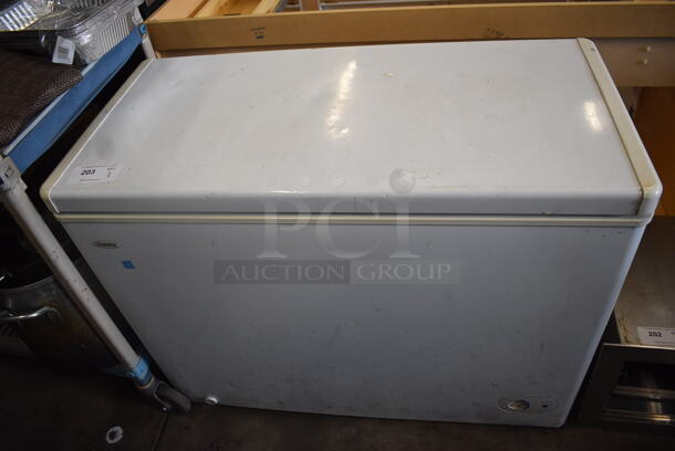 Danby DCF071A3WDB Electric Powered Chest Freezer, White. 115V. Tested and Powers On But Does Not Get Cold