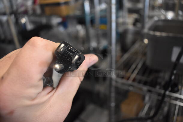 Waring WDM240T Commerical Stainless Steel Electric Countertop Drink Mixer With 2 Spindles. 120V.  Tested and Working! - Image 6 of 6