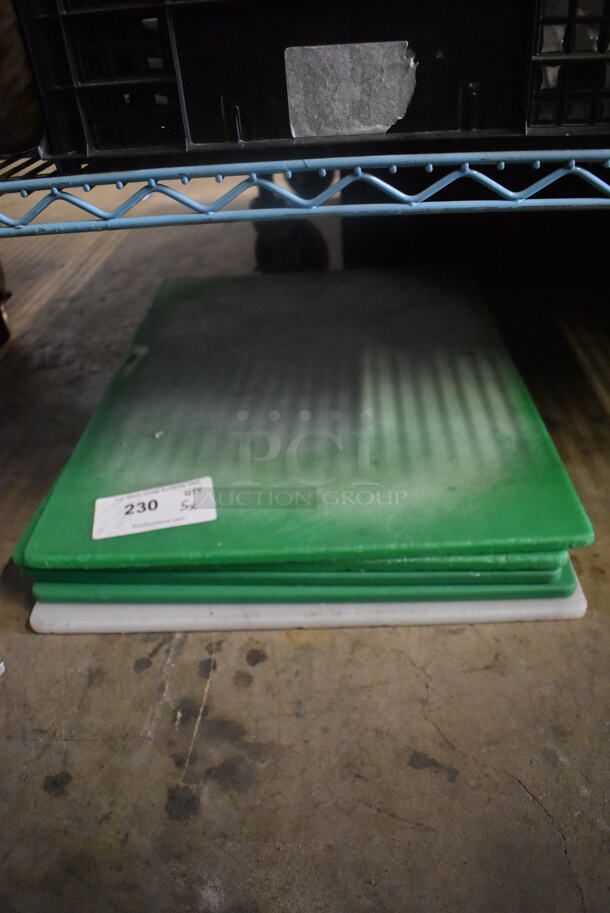 5 Cutting Boards, 4 Green and 1 White. - Image 1 of 3