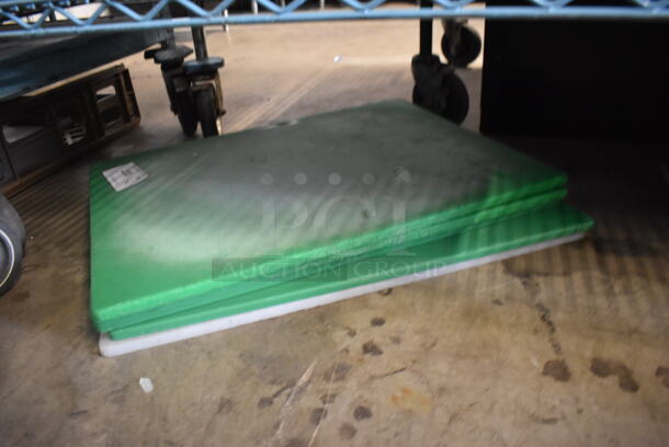5 Cutting Boards, 4 Green and 1 White. - Image 3 of 3