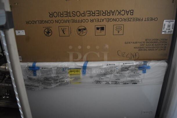 BRAND NEW SCRATCH AND DENT! GE FCM16DLWW White Chest Freezer. 115 Volts 1 Phase. Tested and Working!  - Image 4 of 5