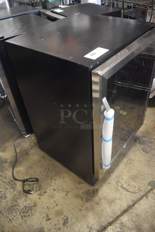 BRAND NEW SCRATCH AND DENT! Avanti BCA516SS Beverage Cooler Stainless Steel With Metal Racks 115 Volts 1 Phase. Tested and Working! - Image 2 of 6