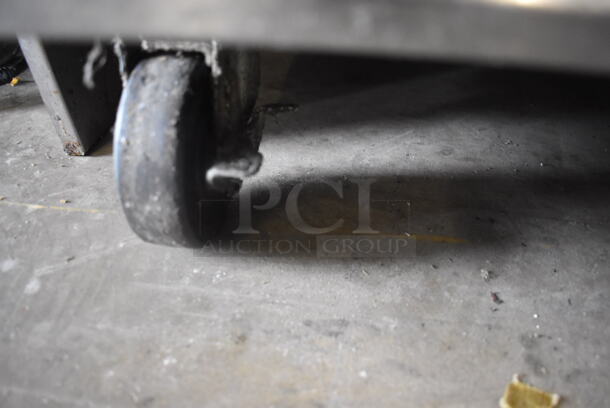 Avantco 178A23FHC Single Door Commercial Stainless Steel Freezer with Polycoated Racks on Casters 115 Volts 1 Phase Tested and Working! - Image 5 of 5