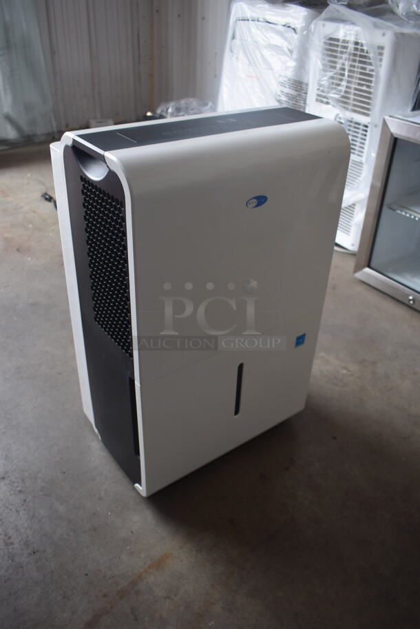 BRAND NEW SCRATCH AND DENT! Whynter Elite Energy Star 70 Pint Dehumidifier with Pump RPD-711DWP. 115 Volts, 1 Phase. Tested and Working! - Image 2 of 6
