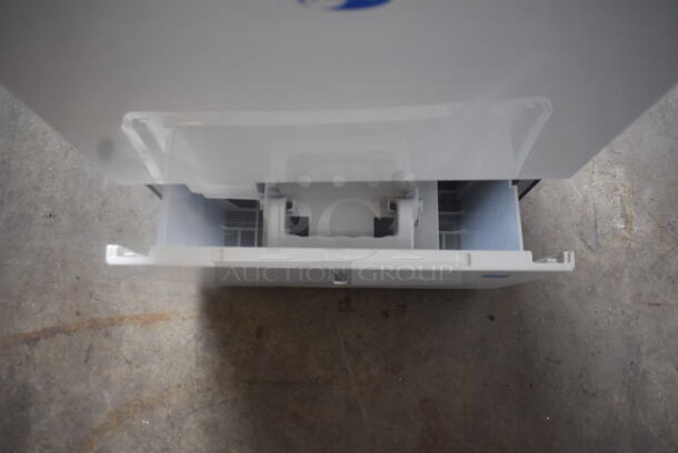 BRAND NEW SCRATCH AND DENT! Whynter Elite Energy Star 70 Pint Dehumidifier with Pump RPD-711DWP. 115 Volts, 1 Phase. Tested and Working! - Image 4 of 6