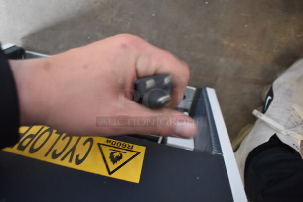 BRAND NEW SCRATCH AND DENT! Whynter BR-062WS Stainless Steel Beverage Cooler With View Through Door and Lock. 115 Volt 1 Phase. Tested and Working! - Image 6 of 6