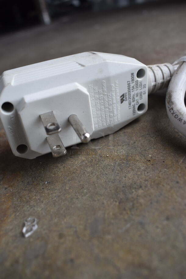 BRAND NEW SCRATCH AND DENT! Pelonis 8,000 BTU 8K Portable Air Conditioner, Dehumidifier & Fan PAP08R1BWT. 115 Volts, 1 Phase. Tested and Working! - Image 3 of 4