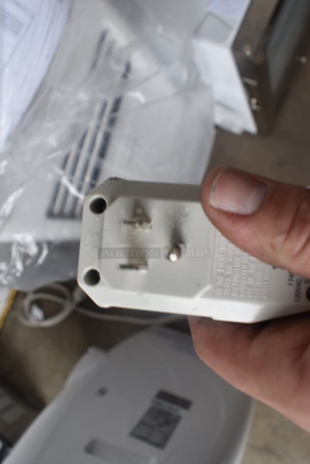 BRAND NEW SCRATCH AND DENT! Ocean Breeze OBZ-14NPF Portable Air Conditioner. 115 Volts, 1 Phase. Tested and Working! - Image 4 of 4