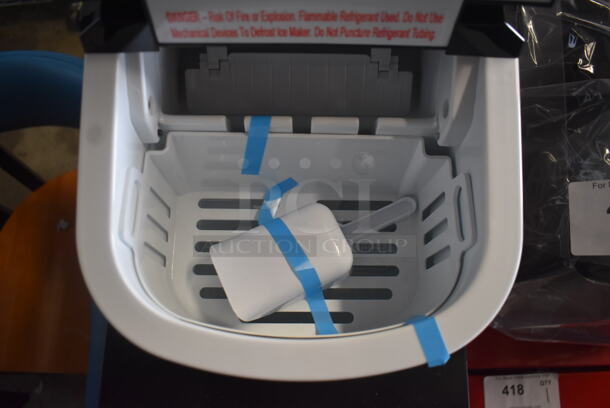 BRAND NEW SCRATCH AND DENT! Whynter Portable 27lb Compact Portable Countertop Ice Maker IMC-270MS. 120 Volt 1 Phase. Tested and Working! - Image 5 of 6