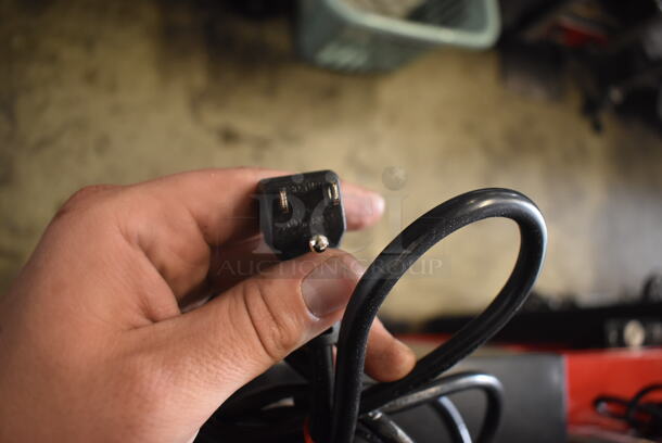 BRAND NEW SCRATCH AND DENT! Whynter Portable 27lb Compact Portable Countertop Ice Maker IMC-270MS. 120 Volt 1 Phase. Tested and Working! - Image 6 of 6