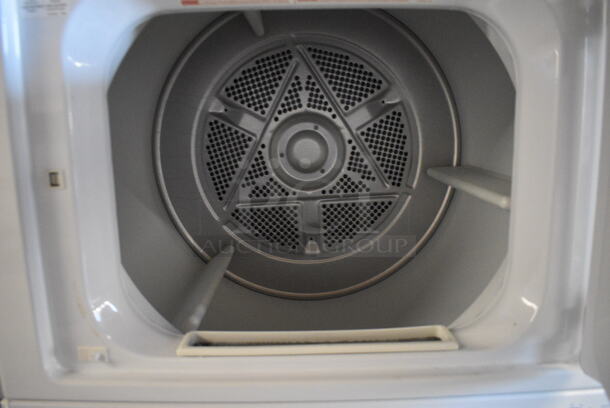 Electrolux FGX831FS5 Natural Gas Powered Washer Dryer Combo. 120 Volt - Image 4 of 7