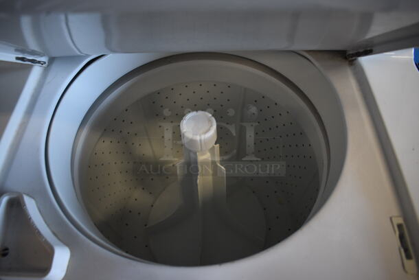 Electrolux FGX831FS5 Natural Gas Powered Washer Dryer Combo. 120 Volt - Image 5 of 7