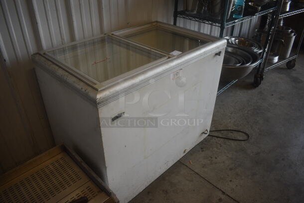 2011 Summit SCF1094 Chest Freezer Merchandiser. 120 Volts. Tested and Does Not Power On - Image 2 of 8