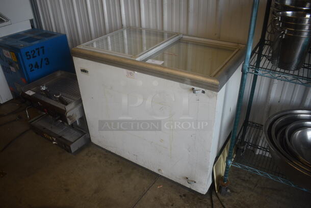 2011 Summit SCF1094 Chest Freezer Merchandiser. 120 Volts. Tested and Does Not Power On - Image 3 of 8