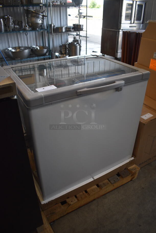 BRAND NEW! Model XS246YBL Chest Showcase Freezer. 110 Volt 1 Phase. Tested and Working! - Image 2 of 6