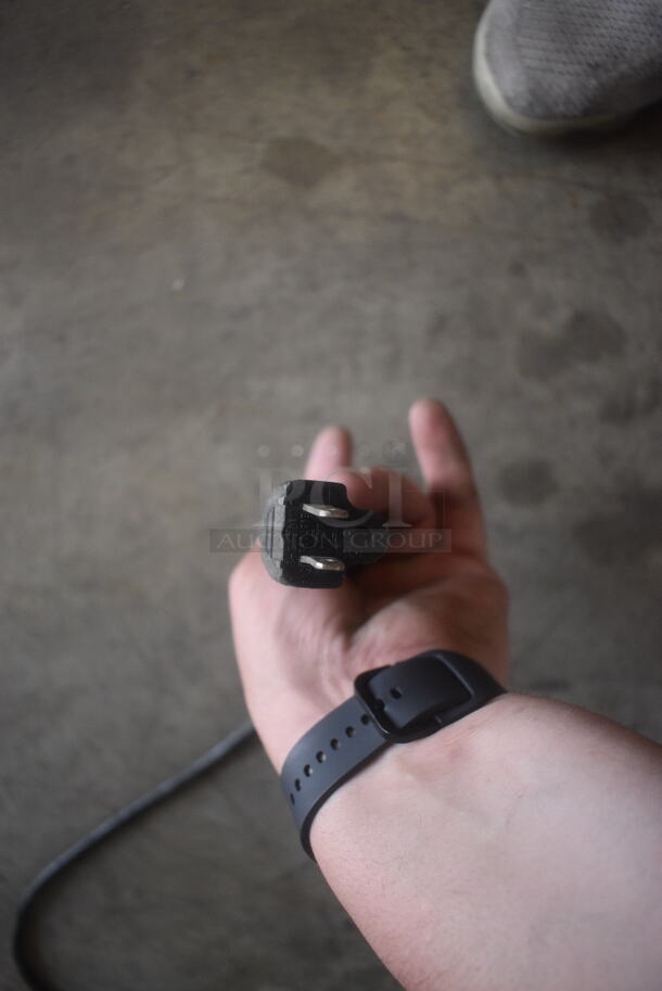 2011 Summit SCF1094 Chest Freezer Merchandiser. 120 Volts. Tested and Does Not Power On - Image 8 of 8