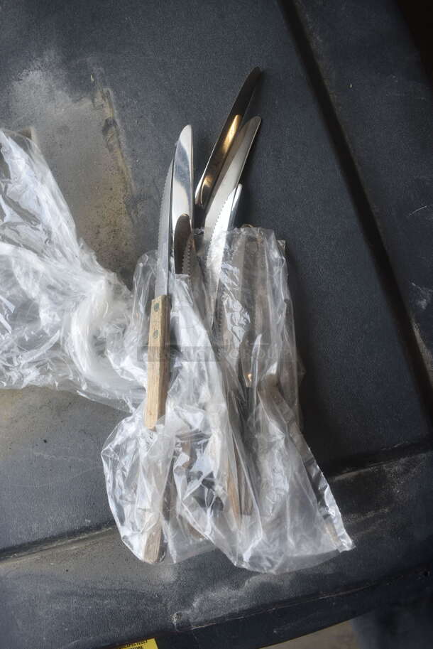 ALL ONE MONEY! ENTIRE SHELF LOT Including Fry Baskets, Stainless Steel Bowls, Stainless Steel Buckets, Stock Pots, Pans and More! Does Not Include Shelf. - Image 4 of 7