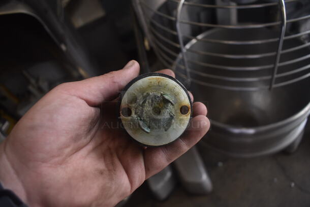 Hobart Legacy HL800 80 Quart Dough Mixer w/ Bowl Guard, Stainless Steel Bowl and Bowl Dolly 208-250 Volt 3 Phase - Image 7 of 7