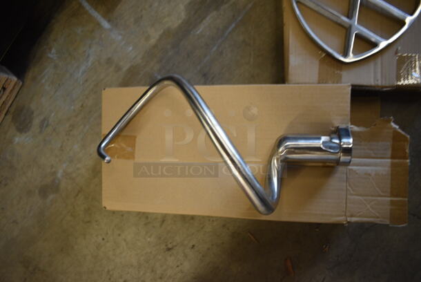 BRAND NEW SCRATCH AND DENT! Galaxy 30 Quart Mixer 177GMIX30 w/ Stainless Steel Bowl, Bowl Guard, Paddle, Whisk and Dough Hook Attachments. 110 Volt 1 Phase. Tested and Working! - Image 6 of 10