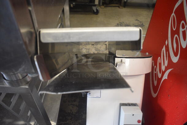 Oliver 704N Countertop Bagel Slicer 115 Volts. Tested and Working! - Image 4 of 6