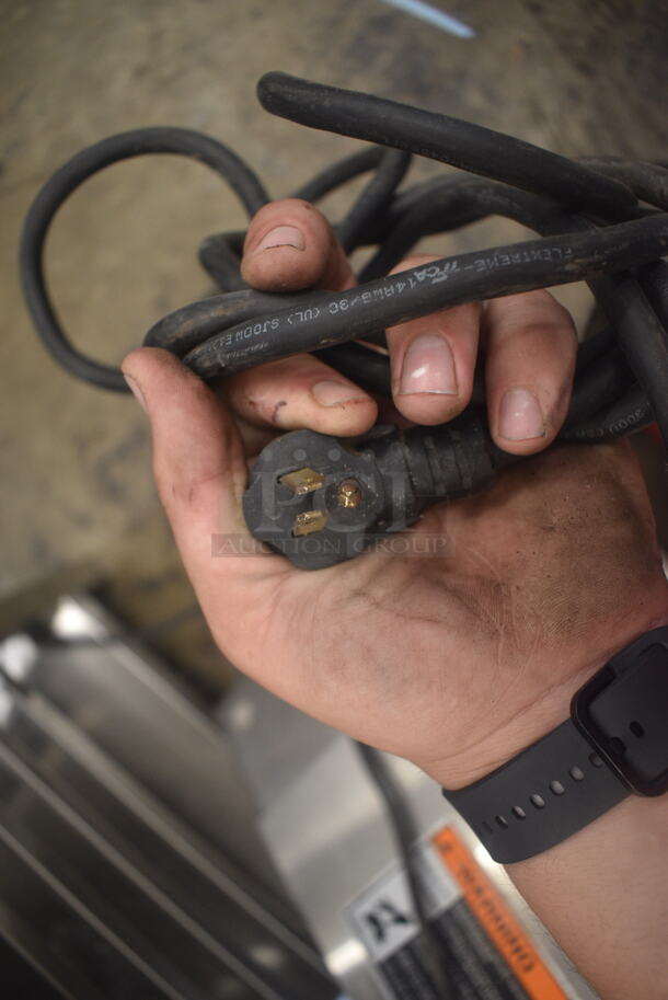 Vendo VR06 Countertop Merchandiser Cooler. 115 Volt. Tested and Powers On But Does Not Get Cold - Image 6 of 6