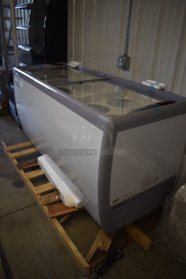 BRAND NEW SCRATCH AND DENT! Avantco ADC-12C-HC Curved Glass Sneeze Guard Ice Cream Dipping Cabinet - 71" 115 Volts. Tested and Working! - Image 3 of 9
