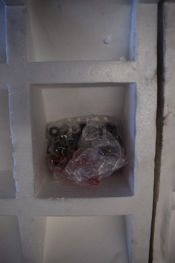 BRAND NEW SCRATCH AND DENT! Avantco ADC-12C-HC Curved Glass Sneeze Guard Ice Cream Dipping Cabinet - 71" 115 Volts. Tested and Working! - Image 7 of 9