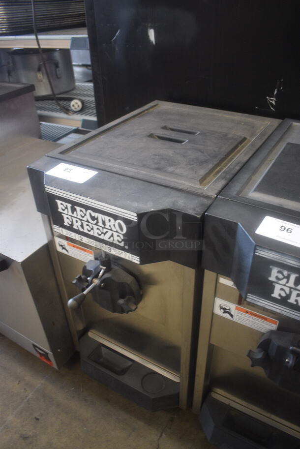 Electro Freeze Compact Single Flavor Air Cooled Ice Cream Yogurt Machine CS4-242. 115 Volt - Image 3 of 6