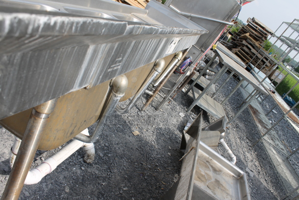 Advance Tabco Stainless Steel 3 Bay Sink w/ Legs and Drainboards. 15.5x23 Drainboards and 19x19 Bays - Image 7 of 8