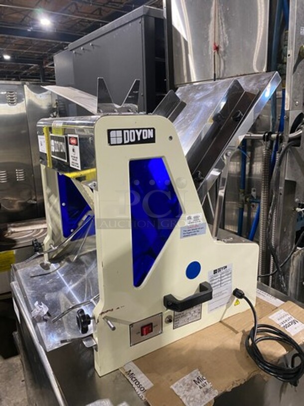 SWEET! Doyon Commercial Countertop Bread Loaf Slicer! WORKING WHEN REMOVED! Model: SM302 SN: DYN1201065 120V 60HZ 1 Phase - Image 2 of 10