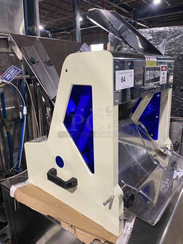 SWEET! Doyon Commercial Countertop Bread Loaf Slicer! WORKING WHEN REMOVED! Model: SM302 SN: DYN1201065 120V 60HZ 1 Phase - Image 3 of 10