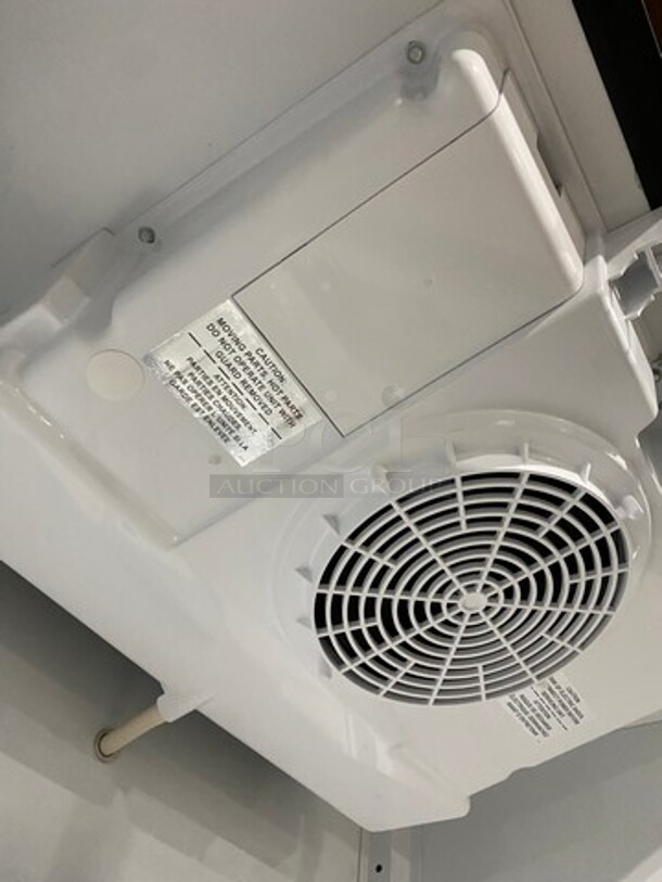 NEW! SCRATCH-N-DENT! LATE MODEL! 2020 Imbera Commercial Refrigerated 2 Door Reach In Cooler Merchandiser! With View Through Doors! Poly Coated Racks! Model: VRD26HC SN: A48200900065 115V 60HZ 1 Phase - Image 7 of 9