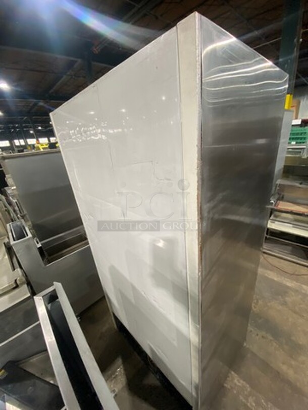 True Commercial 2 Sliding Door Reach In Refrigerator Merchandiser! With View Through Doors! With Poly Coated Racks! Model: GDM33 SN: 12312653 115V 60HZ 1 Phase - Image 4 of 8