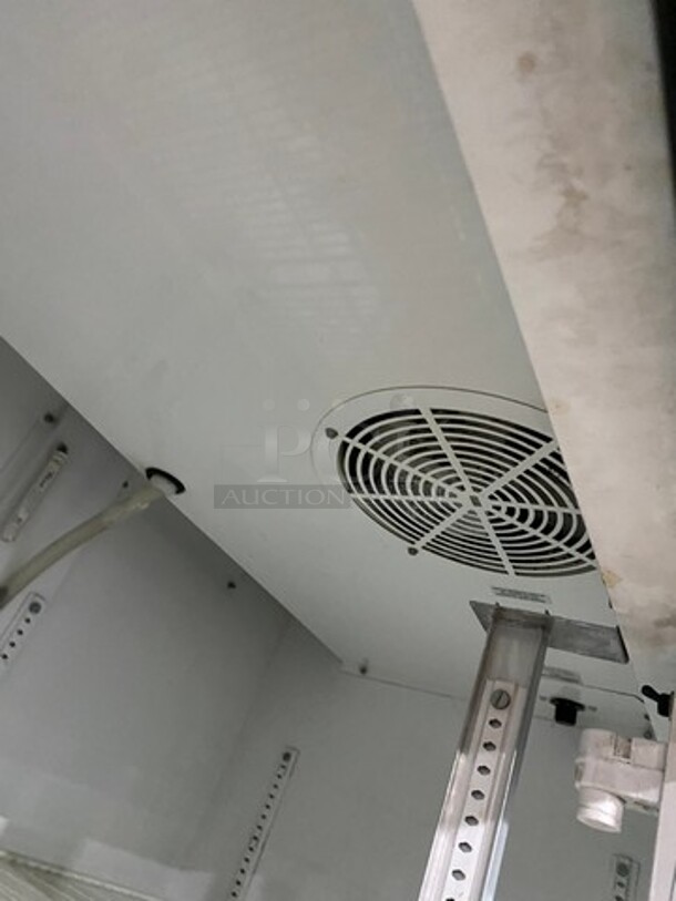 True Commercial 2 Sliding Door Reach In Refrigerator Merchandiser! With View Through Doors! With Poly Coated Racks! Model: GDM33 SN: 12312653 115V 60HZ 1 Phase - Image 6 of 8
