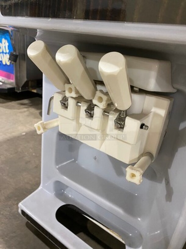 Carpigiani Commercial Countertop Water Cooled 2 Flavor With Twist Soft Serve Ice Cream Machine! Stainless Steel Body! Model: 193SP/USAG SN: IC89184 208/230V 60HZ 1 Phase - Image 6 of 10