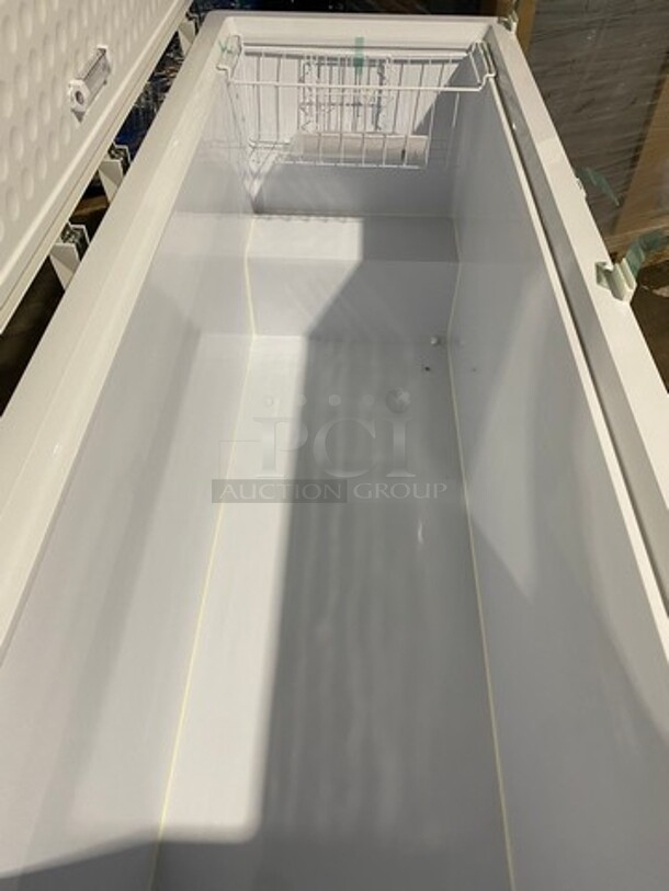 NEW! SCRATCH-N-DENT! LATE MODEL! Kelvinator Commercial Reach Down Chest Freezer! With Hinged Top Lid! Model: KCCF210WH SN: 148200020 115V - Image 6 of 12