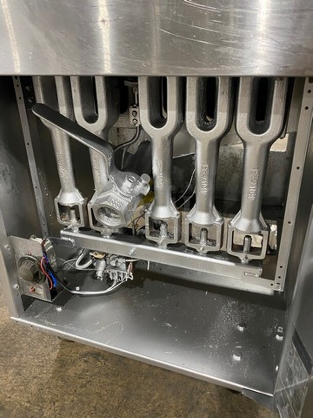 Pitco Commercial Natural Gas Powered Deep Fat Fryer! With Backsplash! With 2 Metal Frying Baskets! All Stainless Steel! On Casters! Model: 65C SN: G21FC042339 - Image 7 of 9