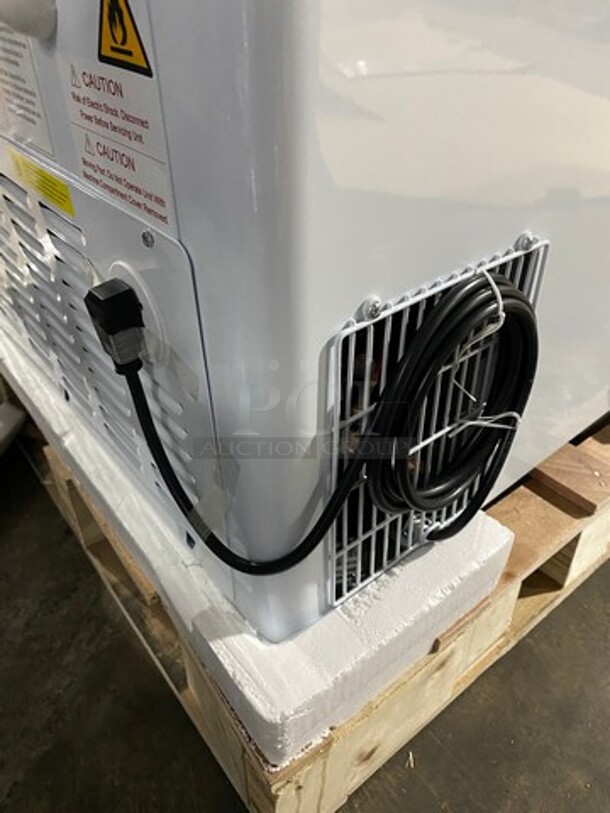 NEW! SCRATCH-N-DENT! LATE MODEL! Kelvinator Commercial Reach Down Chest Freezer! With Hinged Top Lid! Model: KCCF210WH SN: 148200020 115V - Image 12 of 12
