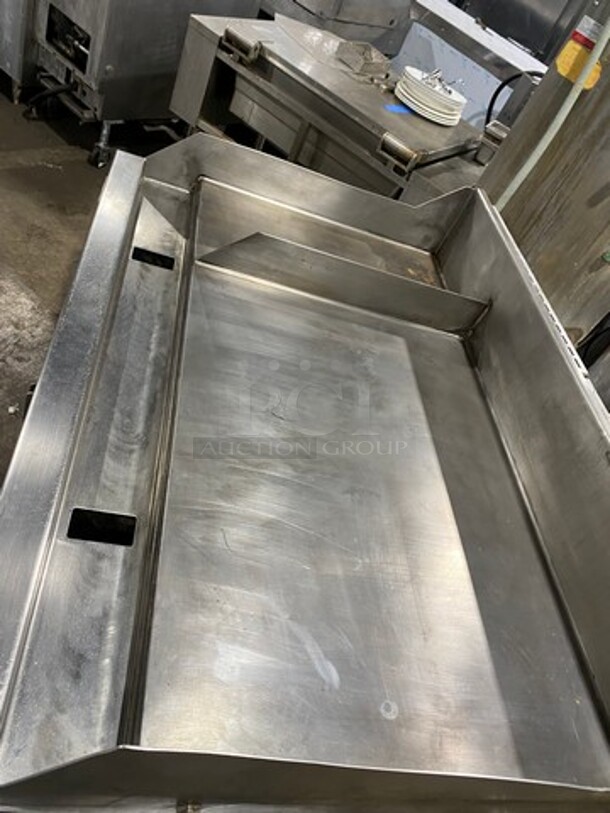 Woodstone Commercial Countertop Natural Gas Powered Flat Griddle! With Split Top! With Back & Side Splashes! All Stainless Steel! On Legs! - Image 5 of 10