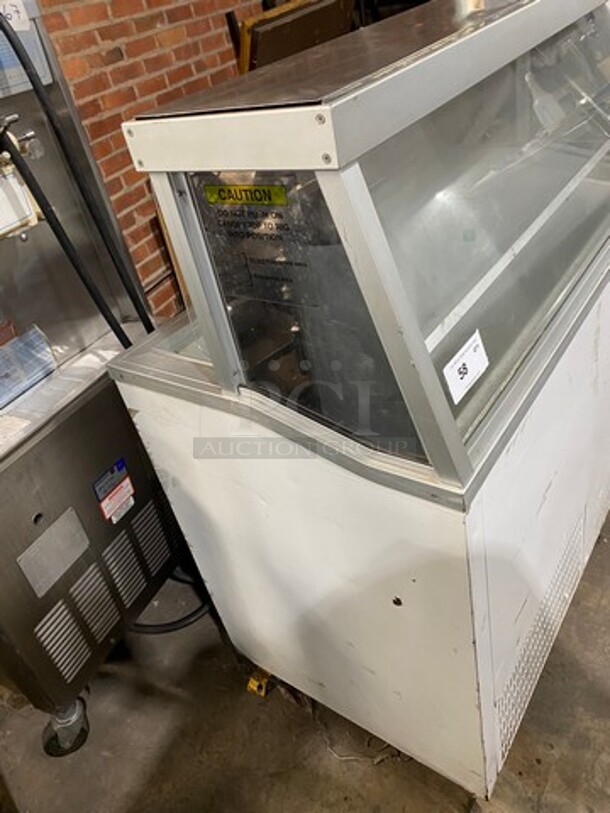 Hussmann Commercial 8 Flavor Ice Cream Dipping Cabinet/ Display Case Merchandiser! Model: DCSG8 SN: 08E01955410 115V 60HZ 1 Phase - Image 4 of 7