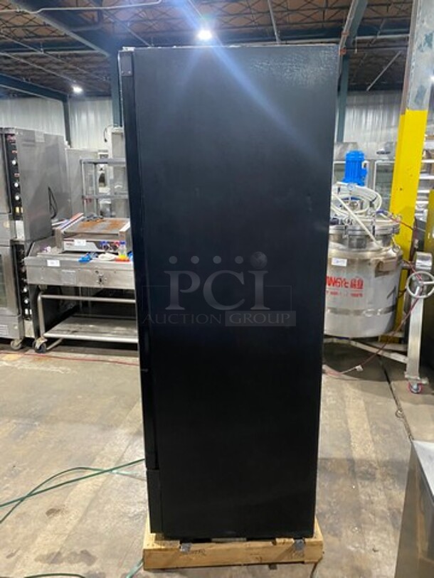 NEW! SCRATCH-N-DENT! LATE MODEL! 2019 Asber Commercial Single Door Reach In Cooler Merchandiser! With View Through Door! Poly Coated Racks! Model: ARM17A SN: 8101693579 115V 60HZ 1 Phase - Image 4 of 9