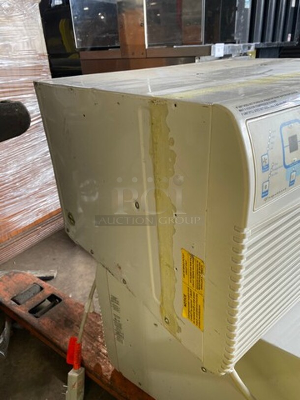 Electrolux Window Mount Air Conditioner Unit! Model: FAH146S2T SN: KK85078069 208/230V 60HZ 1 Phase - Image 2 of 6